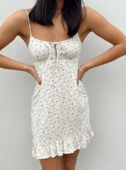Motel Alaca Dress Pretty Petal Ivory