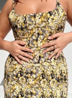 Tanis Corset 90's Brocade -Princess Polly Sales 1 modelinfo jasmine us8 5f617b22 856c 4a3d 859e 694cbf766920