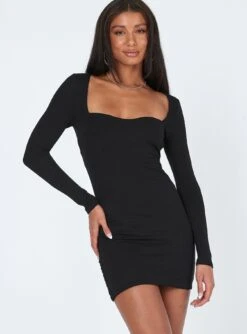 Princess Polly Nolan Mini Dress Black -Princess Polly Sales 1 modelinfo kiele US2a