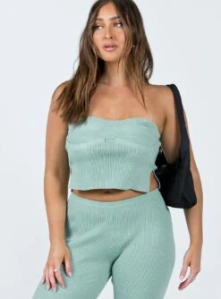 Princess Polly Sales -Princess Polly Sales 1 modelinfo mikayla us6 e0de8ef4 a792 4883 bd34 1f5f6f9846f7