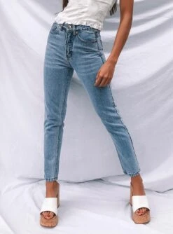Gemini Mom Jeans Pale Blue