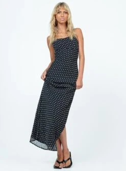 Princess Polly Parnham Maxi Dress Black / White -Princess Polly Sales 2 model info Beanie us0 06d85401 686b 4df6 be5b 10394b9b39ca