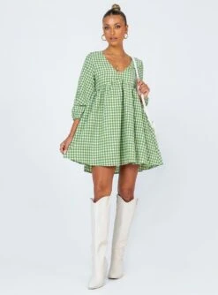 Princess Polly Ignacio Mini Dress Green / White -Princess Polly Sales 2 modelinfo Alexis us2 cea8712d 15ef 416a 9a17 26937765bf29