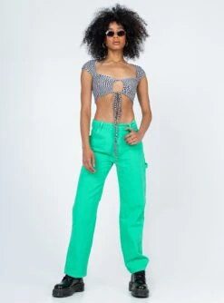 Princess Polly Brunswick Top Black / White -Princess Polly Sales 2 modelinfo Lindsay us2 52a02963 7160 43d1 84e4 3984badf2d71