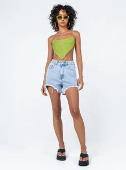 Princess Polly Vermont Top Green -Princess Polly Sales 2 modelinfo bella us2 b60d6718 7205 4428 8004 00724e80b4d2