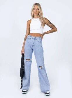 Princess Polly Prague Oversized Denim Jeans -Princess Polly Sales 2 modelinfo emma leigh us4 197aa0f7 0116 4d67 bfe3 18c5566e977d
