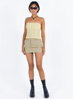 Princess Polly Parle Anglais Top Yellow -Princess Polly Sales 2 modelinfo millicent us2 f7c687d1 a511 4a0f b91a b651540fed71