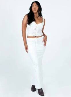 Princess Polly Flowerfields Top Ivory -Princess Polly Sales 2 modelinfo rheanna us6 a0da5c51 0bd2 4519 bfc6 136133192095