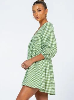 Princess Polly Ignacio Mini Dress Green / White -Princess Polly Sales 3 modelinfo Alexis us2 00e860ba f854 4559 88ab 6161631d9733