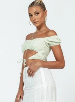 Princess Polly Laudo Top Sage -Princess Polly Sales 3 modelinfo Alexis us2 4b7a787f f34a 4e5e a654 76803dd31a1c