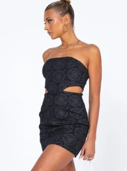 Princess Polly Naomi Cut Out Mini Dress Black 14 Princess Polly Naomi Cut Out Mini Dress Black -Princess Polly Sales 3 modelinfo Alexis us2 72f40b67 85a9 433f abe5 2c6d29dc24ac