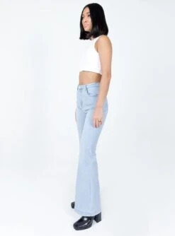 Princess Polly Better With You Jeans Light Wash Denim -Princess Polly Sales 3 modelinfo Elle us4 e0d265ca 47e3 4027 891e d2b502ea4bc8