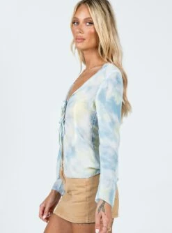 Princess Polly Chosen Long Sleeve Top Blue -Princess Polly Sales 3 modelinfo Emma Leigh us4 e39c32f3 a56c 4547 bf91 f5dce46df3e2