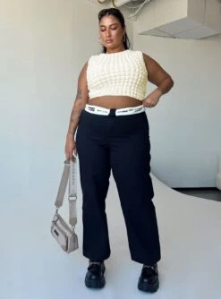 Dava Low Rise Pants Black Curve -Princess Polly Sales 3 modelinfo Javi us14 f09e4245 241b 4b1b 97d3 e60855f8d11a