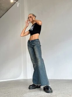 Princess Polly Carmella Low Waist Y2K Jeans Denim -Princess Polly Sales 3 modelinfo KIANA us2 a9f7c6ff fa22 4c68 b0bc 7440fbc5ebf7