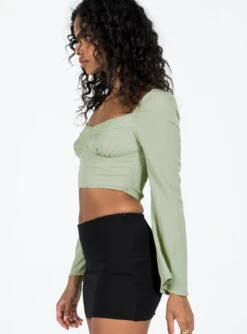 Princess Polly Linero Top Green -Princess Polly Sales 3 modelinfo Kristen us2 1f0e9655 8403 44af 84e0 7d9dfd5d7c4f