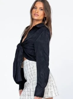 Princess Polly Everleigh Long Sleeve Top Black -Princess Polly Sales 3 modelinfo Lexi us2 bb37d3e0 effe 40a4 a2ce 410e2142b259