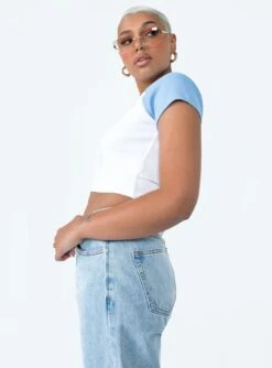 Looney Tunes Two Flags Cropped Tee White / Blue -Princess Polly Sales 3 modelinfo Sarah us6 92dab4da 3409 4496 8dfc f9a0593a4855