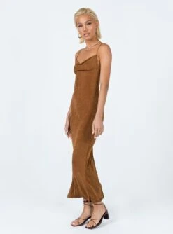 Princess Polly Emma Maxi Dress Brown -Princess Polly Sales 3 modelinfo casandra us2 54a2e8ef eb67 4557 a82d 04911fed6e0c