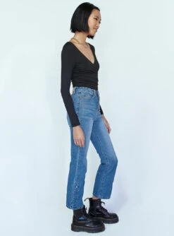 Princess Polly Arizona Flare Denim Jeans -Princess Polly Sales 3 modelinfo chloe us2 9c0b6e7a 2669 40ef b4d3 c145915b13bc