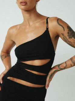 Jagger & Stone Claudia Maxi Dress Black -Princess Polly Sales 3 modelinfo emma leigh us4 5a4f52b3 df26 4702 a2eb e0a806db9955