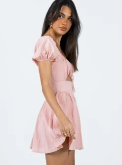 Princess Polly Caria Mini Dress Dusty Pink -Princess Polly Sales 3 modelinfo jess us2 71674feb d467 48ed b79d ab86f2f73699