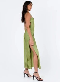 Princess Polly Leyana Maxi Dress Green -Princess Polly Sales 3 modelinfo josie us2 aa853051 01c1 4790 8e42 74980ac90eb9