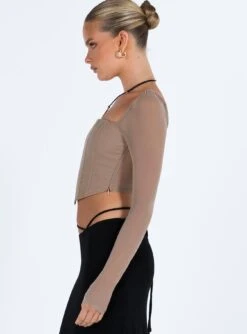 Princess Polly Beverly Long Sleeve Top Beige -Princess Polly Sales 3 modelinfo kiana us2 7edd2fc5 ad45 4092 8c0e dbfa37edf8b6