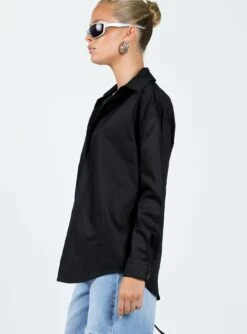 Princess Polly Hexon Shirt Black -Princess Polly Sales 3 modelinfo kiana us2 d971d64e 2a8a 480b bcb9 0d039bdcbec6