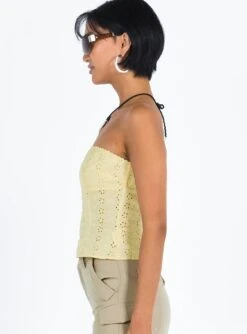Princess Polly Parle Anglais Top Yellow -Princess Polly Sales 3 modelinfo millicent us2 2b7c092e c8c9 4674 9390 36842bff3536