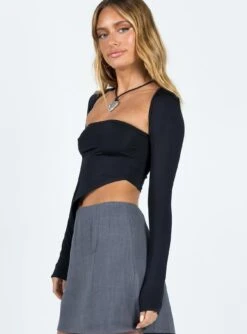 Koslo Bolero Top Black -Princess Polly Sales 3 modelinfo saskia us2 3128c8d6 dcda 4d78 a26c 81570bb83907