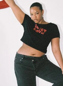 Sweet N Sour Tee Black / Red Curve -Princess Polly Sales 3 modelinfo zarria us14 2596abcd 0eae 484e 95fd 3d2378f1310b