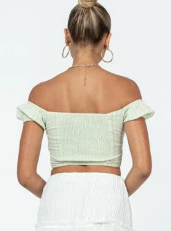 Princess Polly Laudo Top Sage -Princess Polly Sales 4 modelinfo Alexis us2 1ab76b44 3799 411a b8b8 7ed692ed2019