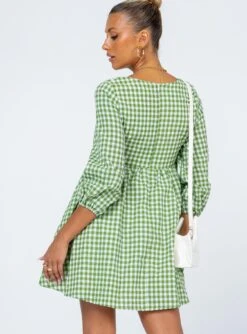 Princess Polly Ignacio Mini Dress Green / White -Princess Polly Sales 4 modelinfo Alexis us2 6e3d45a0 1c44 45f9 a091 a5cd69002df9