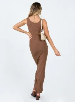 Princess Polly Alaska Maxi Dress Brown -Princess Polly Sales 4 modelinfo Alyssa us4 5633f526 fbce 4afc 8a3f cbf8997c306e