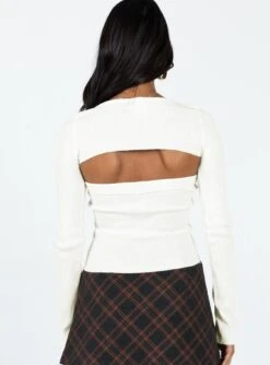 Princess Polly Freesia Two Piece Bolero Top Ivory -Princess Polly Sales 4 modelinfo Amelia us2 37a819bb bb47 49d9 b65c 2155d5f6844f