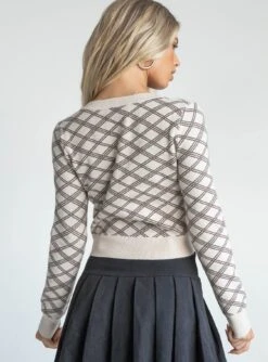 Princess Polly Joanna Long Sleeve Knit Top Beige -Princess Polly Sales 4 modelinfo Ashley US2 5fad9536 d58a 4805 bf44 cd8675eb5a1d