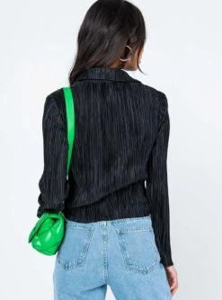 Princess Polly Elody Long Sleeve Pleated Top Black -Princess Polly Sales 4 modelinfo Ashley us4 95a6ecac a125 430b af1f 142b4e82802f