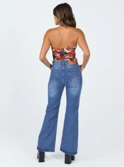 Princess Polly Darfield Mid Wash Flare Denim Jeans -Princess Polly Sales 4 modelinfo Casey us4 5549b498 0593 4bba becc 43d3a0fae0e9