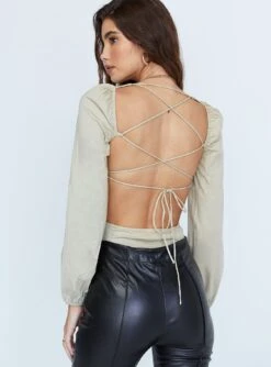 Princess Polly Patsy Bodysuit Green 7 Princess Polly Patsy Bodysuit Green -Princess Polly Sales 4 modelinfo Cindy US2 a8b7f5d7 dd8f 4b56 ae29 b47473a10b21