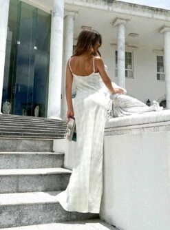 Karamu Maxi Dress Cream -Princess Polly Sales 4 modelinfo Elise us2 84ebba25 d8fe 4340 b5db 35210ccc2d03