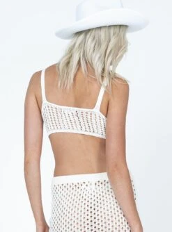 Princess Polly Hervey Top White -Princess Polly Sales 4 modelinfo Emily us2 531105b0 c1c7 4af2 bb14 5db9b14c6177