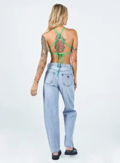 Abrand Slouch Suzie Denim Jeans -Princess Polly Sales 4 modelinfo Emma Leigh us4 58e181f4 e3a8 4a37 bd6f b482f29c9a99