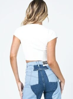 Princess Polly Sunshine On A Rainy Day Knit Top White -Princess Polly Sales 4 modelinfo Emma us2 50c5d323 8c8d 443e 8729 e4e60ceff8a7