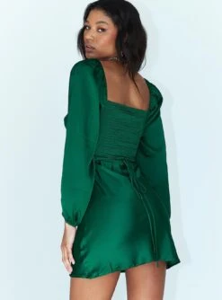 Princess Polly Nakita Long Sleeve Mini Dress Green -Princess Polly Sales 4 modelinfo Jasmin us4 a91e1229 711b 40d5 bed6 fd8847415073
