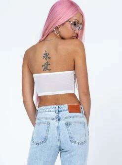 Princess Polly Averill Top White -Princess Polly Sales 4 modelinfo Jayechelle us4 d0b164d4 88df 4c7c 9f90 d40aa59a80b0