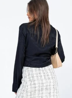 Princess Polly Everleigh Long Sleeve Top Black -Princess Polly Sales 4 modelinfo Lexi us2 45447c7f 803a 45b8 af69 31094e42b18f