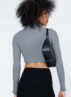 Princess Polly Tavi Long Sleeve Top Black -Princess Polly Sales 4 modelinfo Lindsay us2 a06e7ad0 dffa 4707 a7f2 5ba78c46387a