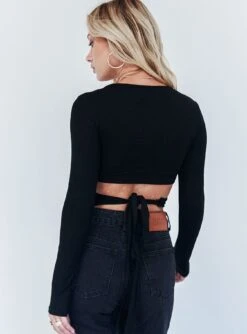 Princess Polly Pheonix Top Black -Princess Polly Sales 4 modelinfo Michaela us2 eb2bfc24 b0d9 48c0 9d7a f3e3df99d95a