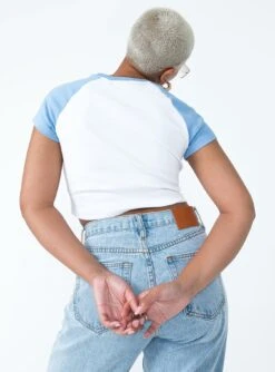 Looney Tunes Two Flags Cropped Tee White / Blue -Princess Polly Sales 4 modelinfo Sarah us6 5aaec546 4ff2 4d3e 8687 94b3827d35c3